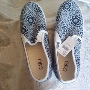 NWT. shoes